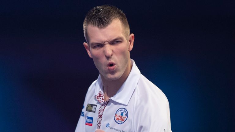 Razma beat Petersen in a thrilling semi-final. Picture: Lawrence Lustig/PDC