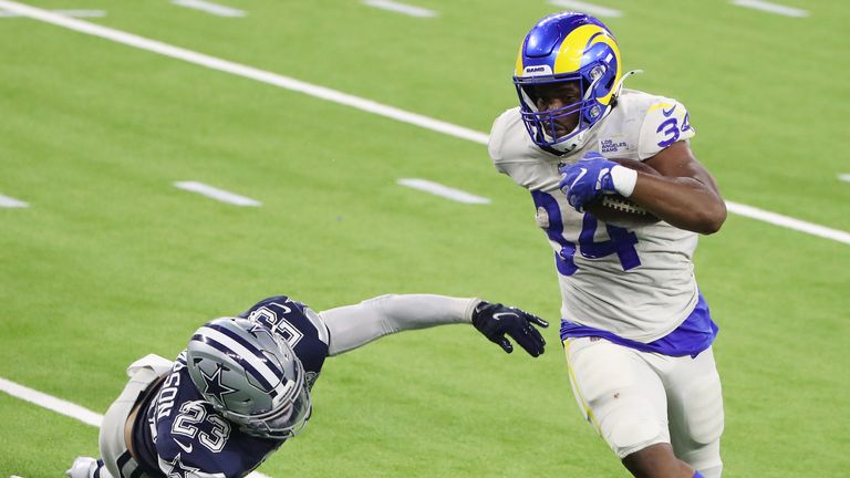 Malcolm Brown of the Los Angeles Rams rushes for a 2-yard touchdown against the Dallas Cowboy