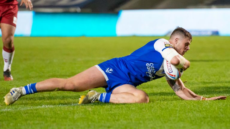 Picture by Allan McKenzie/SWpix.com - 29/09/2020 - Rugby League - Betfred Super League - Wigan Warriors v St Helens - AJ Bell Stadium, Salford, England - St Helens's Morgan Knowles touches down for a try against Wigan.