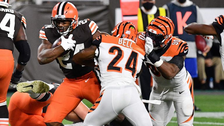 Nick Chubb of the Cleveland Browns breaks through the tackle of Vonn Bell of the Cincinnati Bengals for an 11-yard touchdown