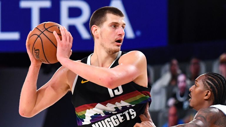 Nikola Jokic controls possession during the Nuggets&#39; Game 6 win over the Clippers