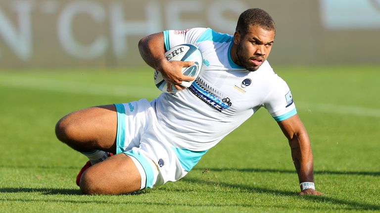 LONDON, ENGLAND - SEPTEMBER 13: Ollie Lawrence of Worcester Warriors scoreS a try during the Gallagher Premiership Rugby match between London Irish and Worcester Warriors at Twickenham Stoop on September 13, 2020 in London, England. (Photo by Warren Little/Getty Images)