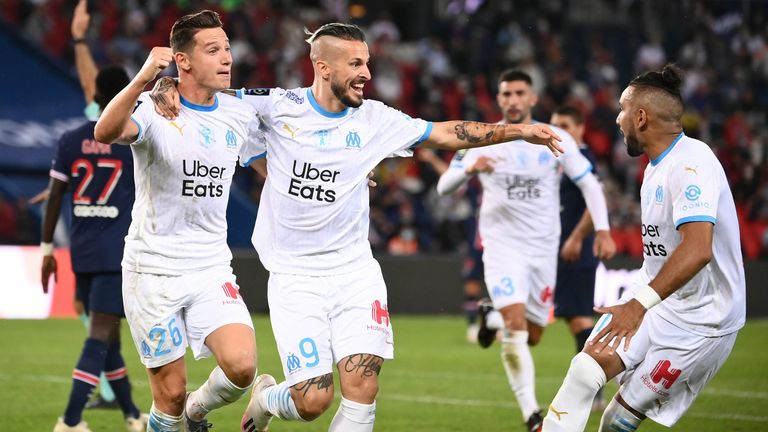 Marseille celebrate Florian Thauvin's goal in Paris