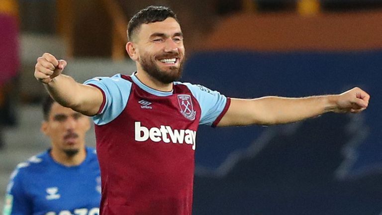 Robert Snodgrass celebrates after equalising for West Ham against Everton