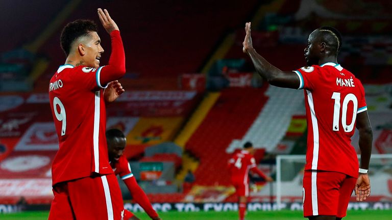 Roberto Firmino congratulates Sadio Mane after the Liverpool forward equalises