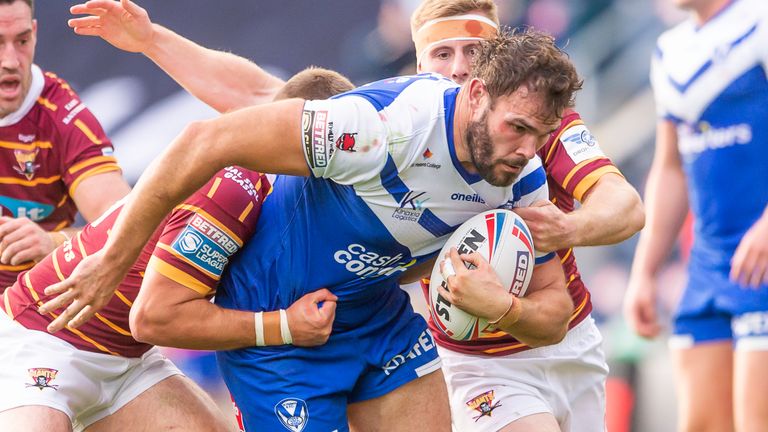 Picture by Allan McKenzie/SWpix.com - 04/09/2020 - Rugby League - Betfred Super League - Huddersfield Giants v St Helens - Emerald Headingley Stadium, Leeds, England - St Helens's Alex Walmsley breaks through the Huddersfield defences.