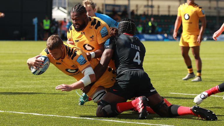 BARNET, ENGLAND - SEPTEMBER 05: Tom Willis of Wasps dives over for a second half try during the Gallagher Premiership Rugby match between Saracens and Wasps at Allianz Park on September 05, 2020 in Barnet, England. (Photo by David Rogers/Getty Images)