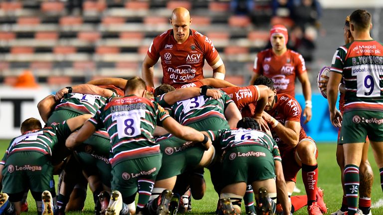 Parisse prepares to scrum down against Leicester