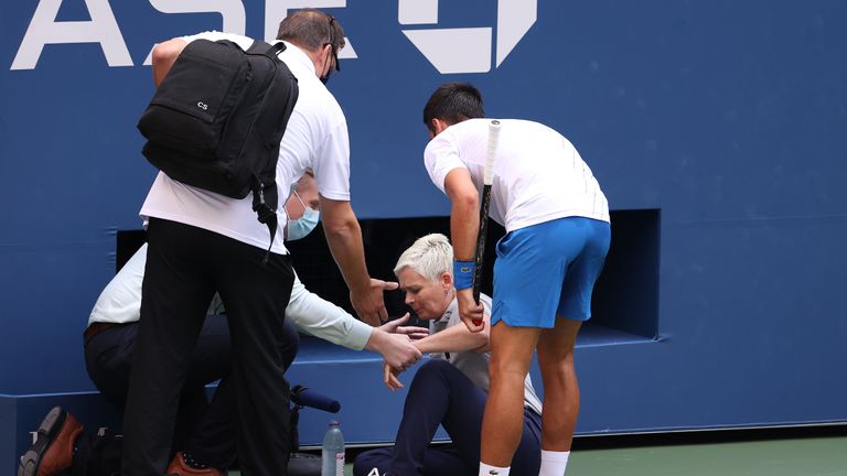 Caroline Wozniacki cree que el US Open tomó la decisión correcta de dejar por defecto a Novak Djokovic después de que el principal favorito golpeara al juez de línea con una pelota.