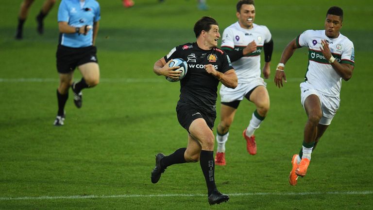 Tom Hendrickson races away to score for the Chiefs