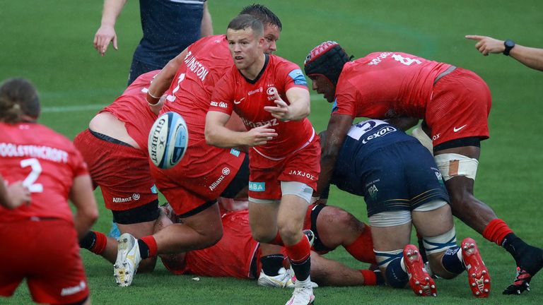 Tom Whiteley passes for Sarries