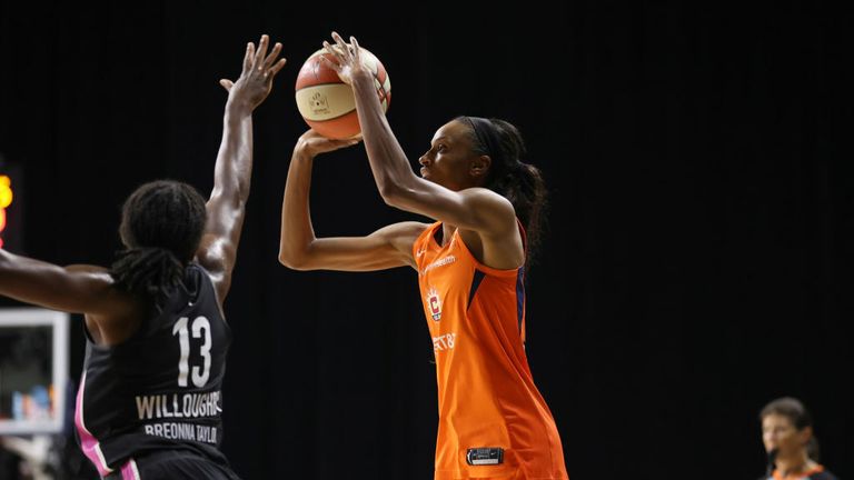 DeWanna Bonner #24 of the Connecticut Sun shoots the ball against the New York Liberty on September 1, 2020 at Feld Entertainment Center in Palmetto, Florida. 