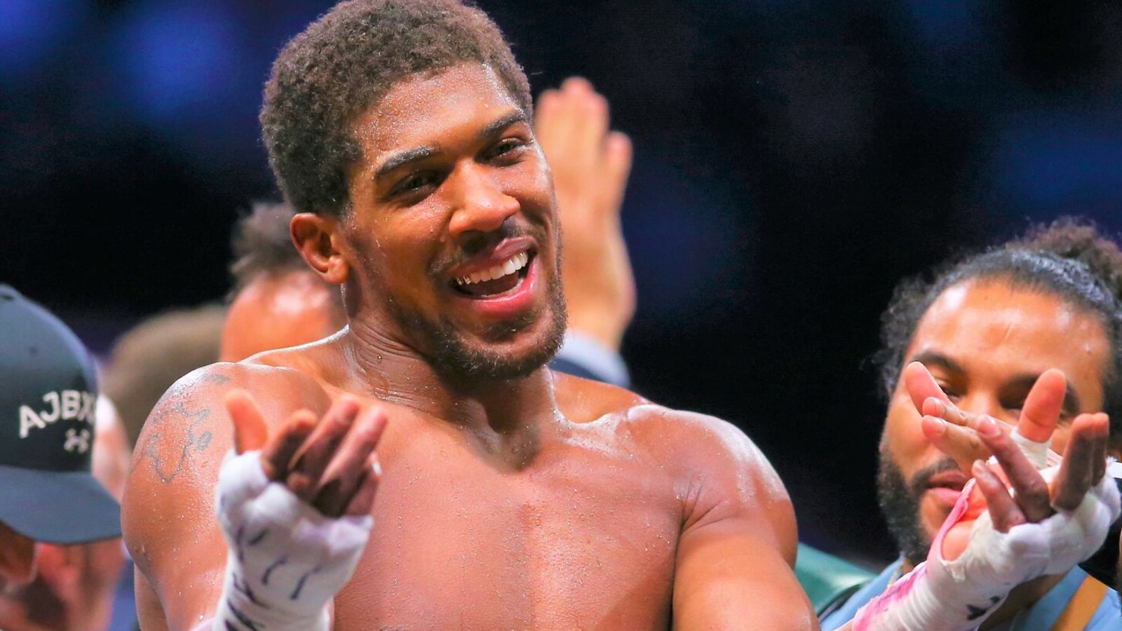 Usyk vs Chisora: Anthony Joshua has 'nothing to worry about' in