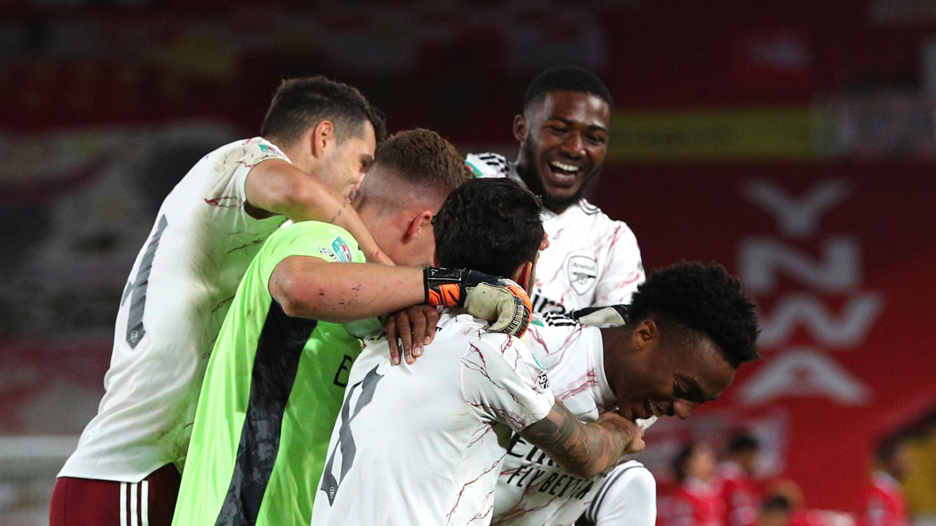 Arsenal sneak past Liverpool on pens