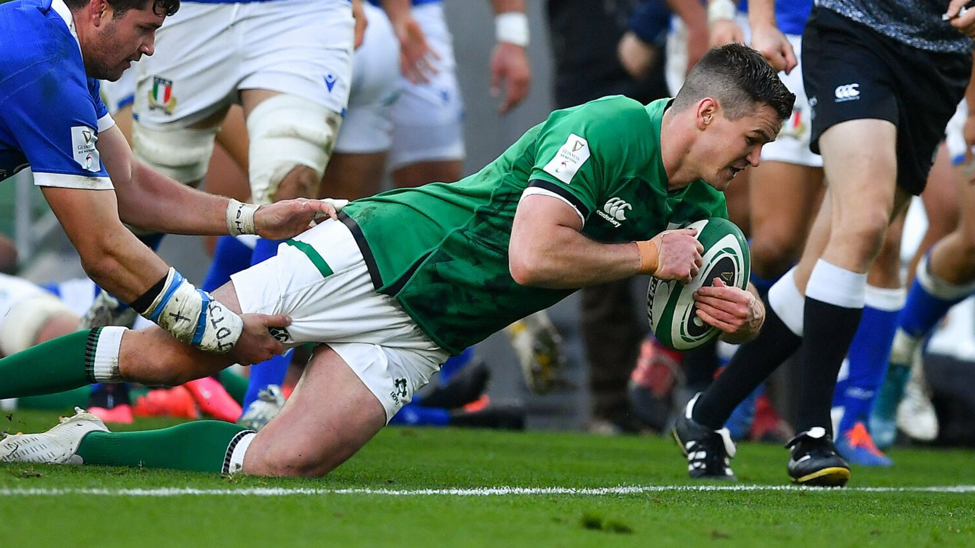 Ireland go top, but may regret late concession