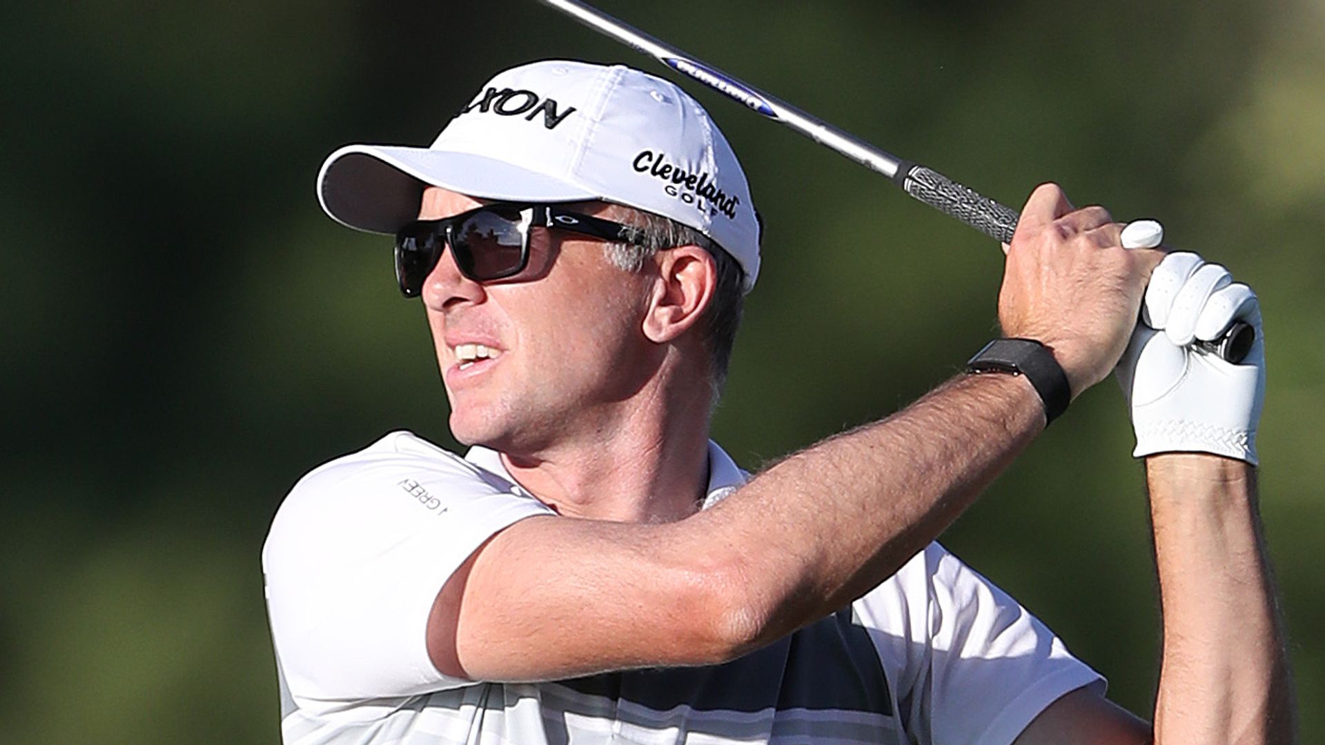 Laird leads, Wolff roars with three eagles