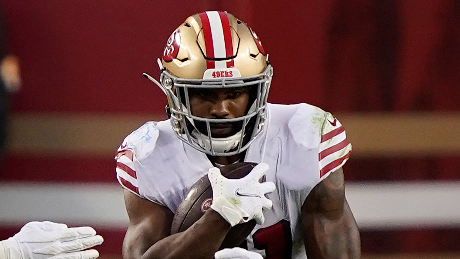 49ers await evaluation on Mostert injury