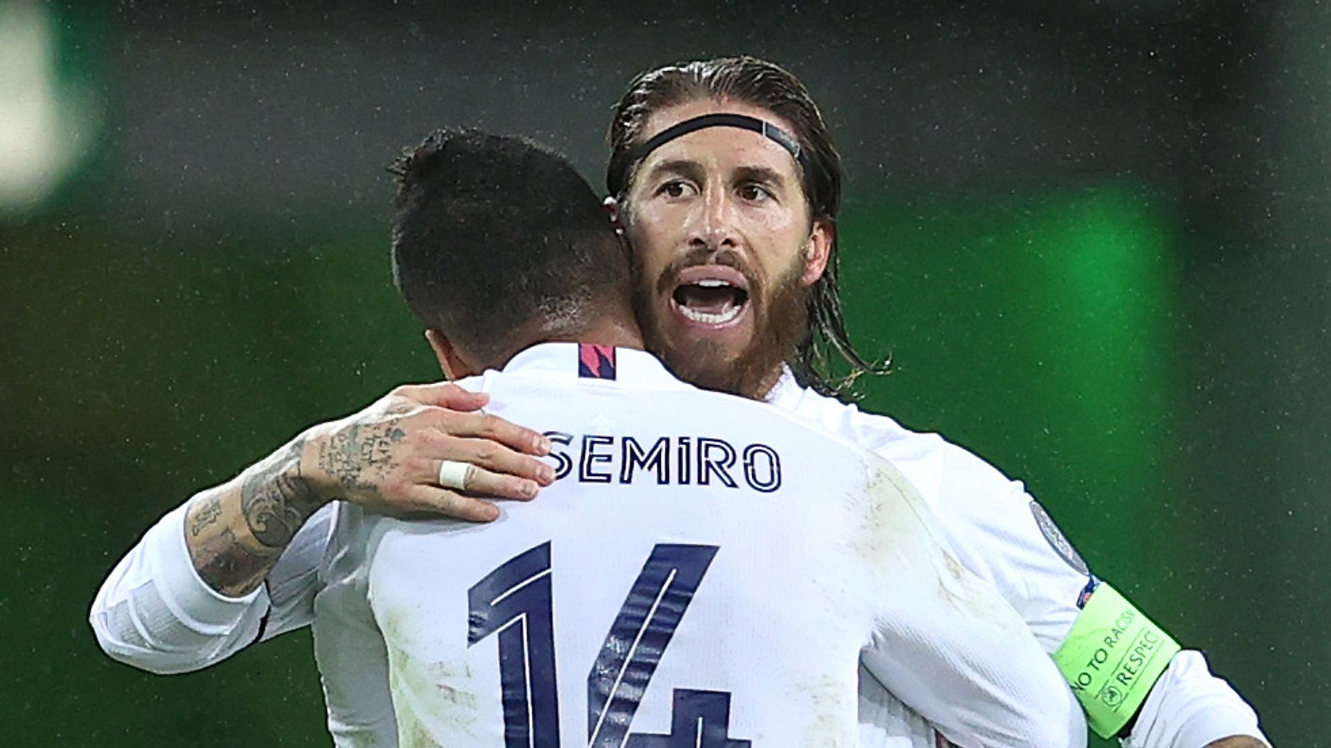Real snatch dramatic draw, Bayern battle to win