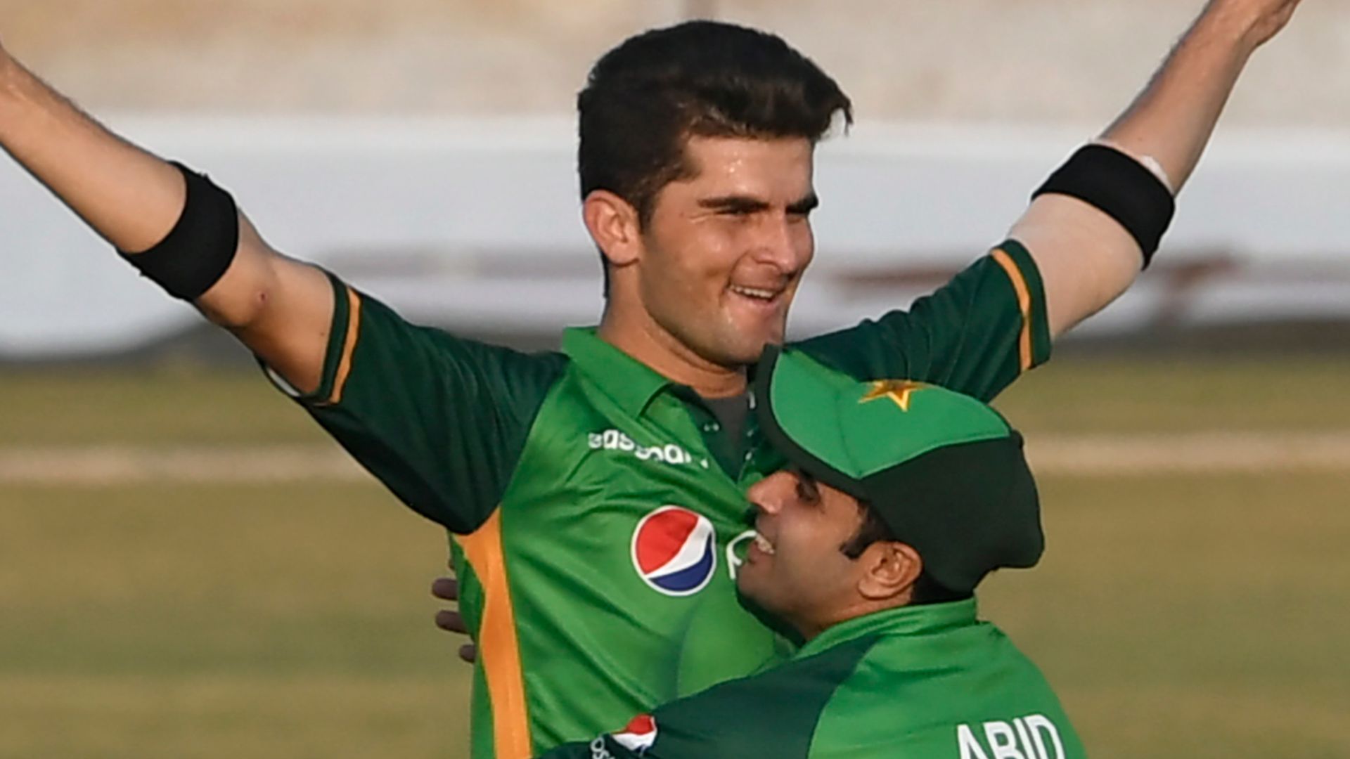 Five-star Afridi sees off spirited Zimbabwe