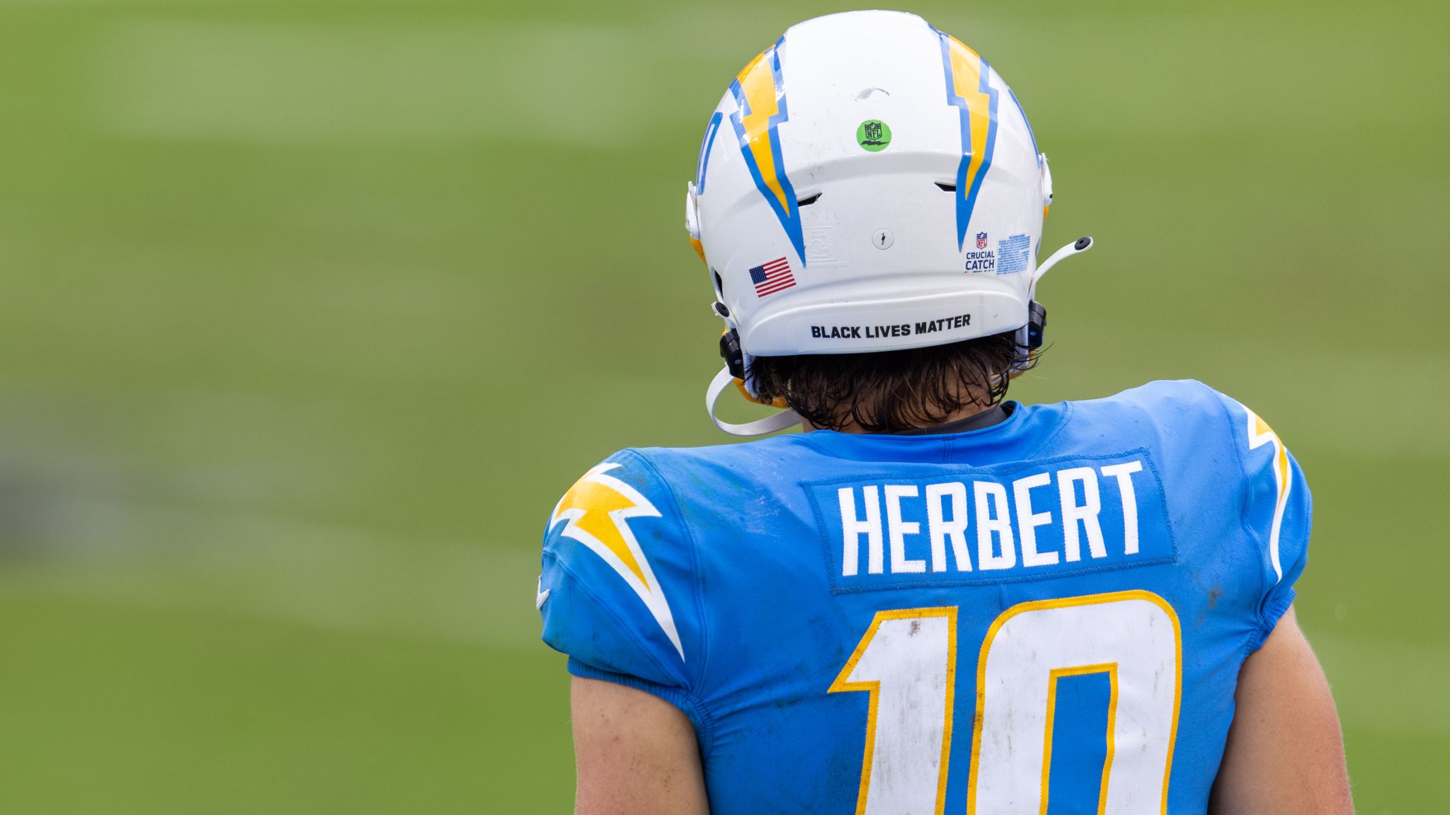 Chargers' Justin Herbert cuts his signature flowing hair - Los