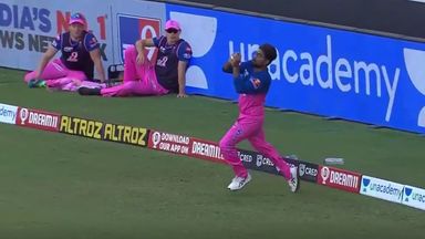 Stunning catch removes Kohli!