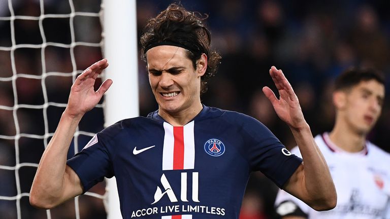 Paris Saint-Germain&#39;s Uruguayan forward Edinson Cavani reacts after missing a goal opportunity during the French L1 football match between Paris Saint-Germain (PSG) and Dijon, on February 29, 2020 at the Parc des Princes stadium in Paris