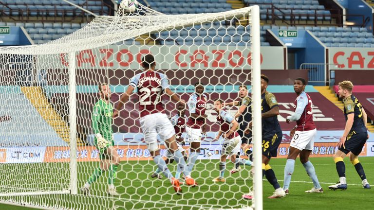 Ahmed Elmohamady can't prevent Vokes' header from finding the net
