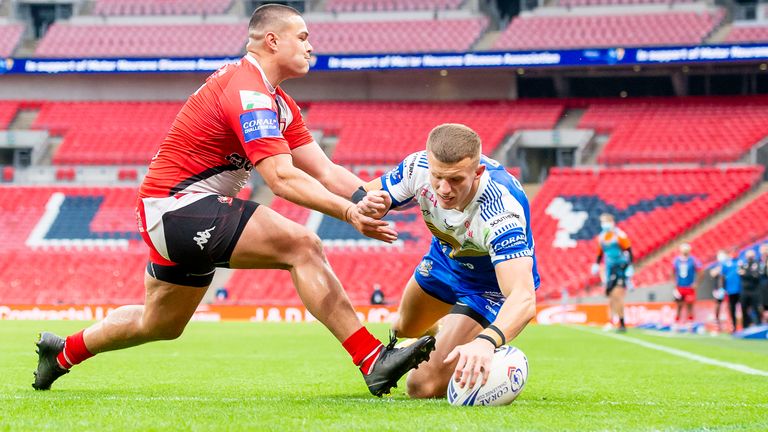 Picture by Allan McKenzie/SWpix.com - 17/10/2020 - Rugby League - Coral Challenge Cup Final - Leeds Rhinos v Salford Red Devils - Wembley Stadium, London, England - Salford's Tui Lolohea can't prevent Leeds's Ash Handley from scoring a try.