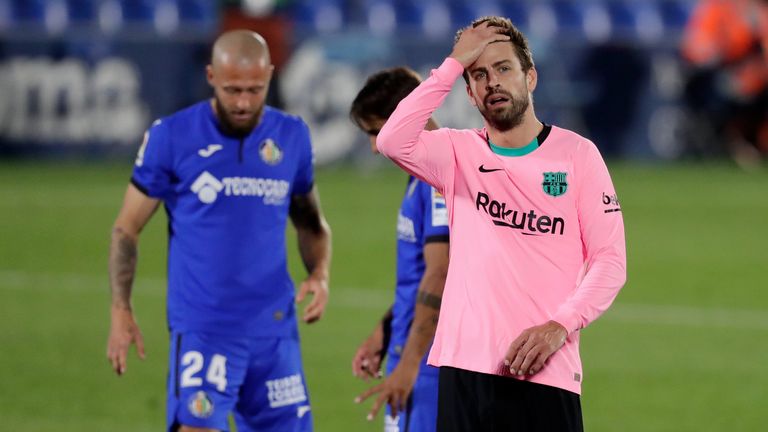  Gerard Pique shows his frustration after Barcelona's defeat