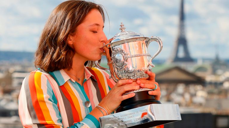 Poland's Iga Swiatek kisses the trophy Suzanne Lenglen as she poses near the Eiffel Tower in Paris, on October 11, 2020 a day after winning The Roland Garros 2020 French Open tennis tournament.