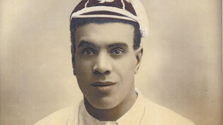 James Peters, den første svarte mannen som spilte for England (Kreditt: World Rugby Museum, Twickenham)