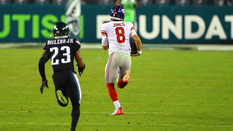 Daniel Jones of the New York Giants runs against Rodney McLeod of the Philadelphia Eagles