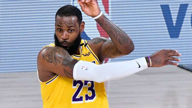LeBron James unleashes a bounce pass during the Lakers&#39; Game 4 win in the NBA Finals