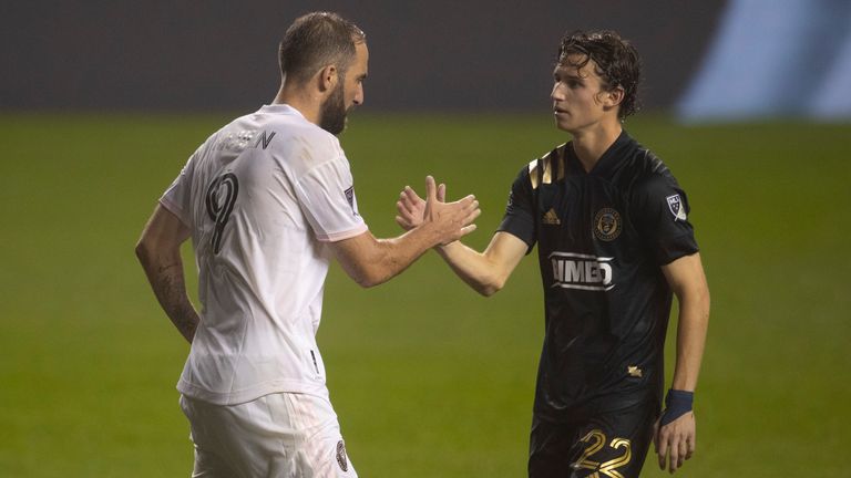 Aaronson shaking hands with Gonzalo Higuain as Philadelphia Union faced Inter Miami.