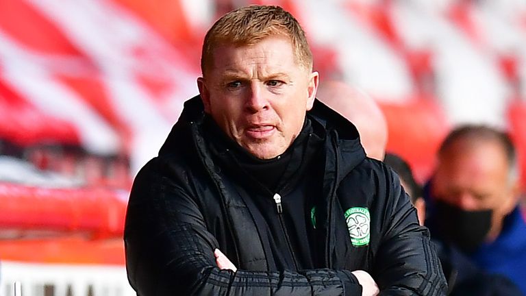 ABERDEEN, SCOTLAND - OCTOBER 25: Neil Lennon, Manager of Celtic looks on during the Ladbrokes Scottish Premiership match between Aberdeen and Celtic at Pittodrie Stadium on October 25, 2020 in Aberdeen, Scotland. Sporting stadiums around the UK remain under strict restrictions due to the Coronavirus Pandemic as Government social distancing laws prohibit fans inside venues resulting in games being played behind closed doors. (Photo by Mark Runnacles/Getty Images)
