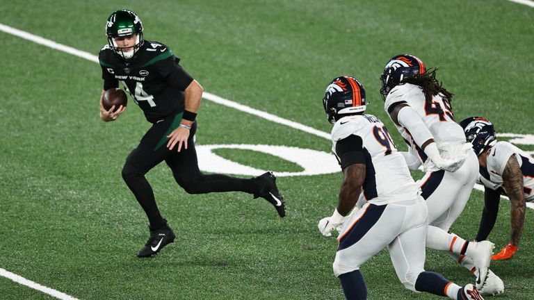 Sam Darnold #14 of the New York Jets runs for a touchdown against the Denver Broncos during the first quarter at MetLife Stadium on October 01, 2020 in East Rutherford, New Jersey. 