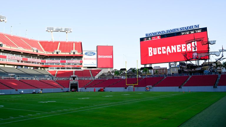 How many fans are at the Raymond James Stadium for the Super Bowl?