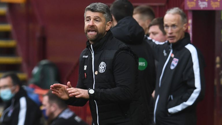 Motherwell manager Stephen Robinson gives instructions from the sidelines