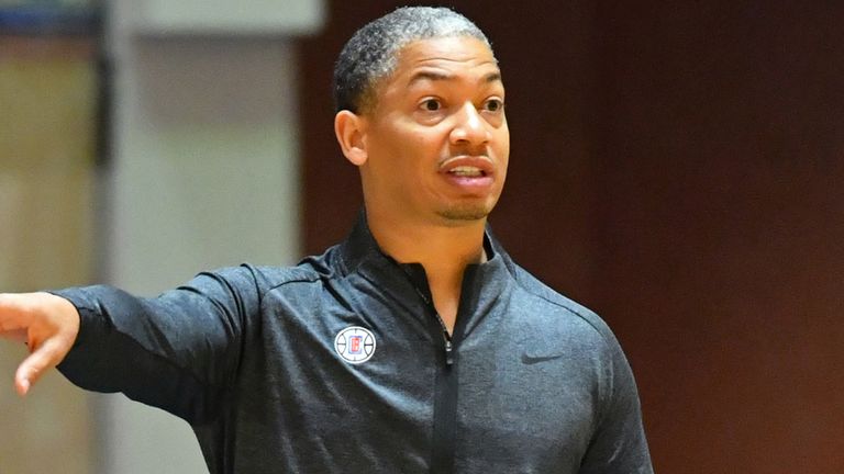 Lyronn Lue instructs players at an LA Clippers practice in Orlando