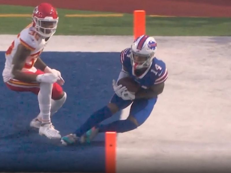 Chiefs, Edwards-Helaire run away with 26-17 win over Bills Le'Veon