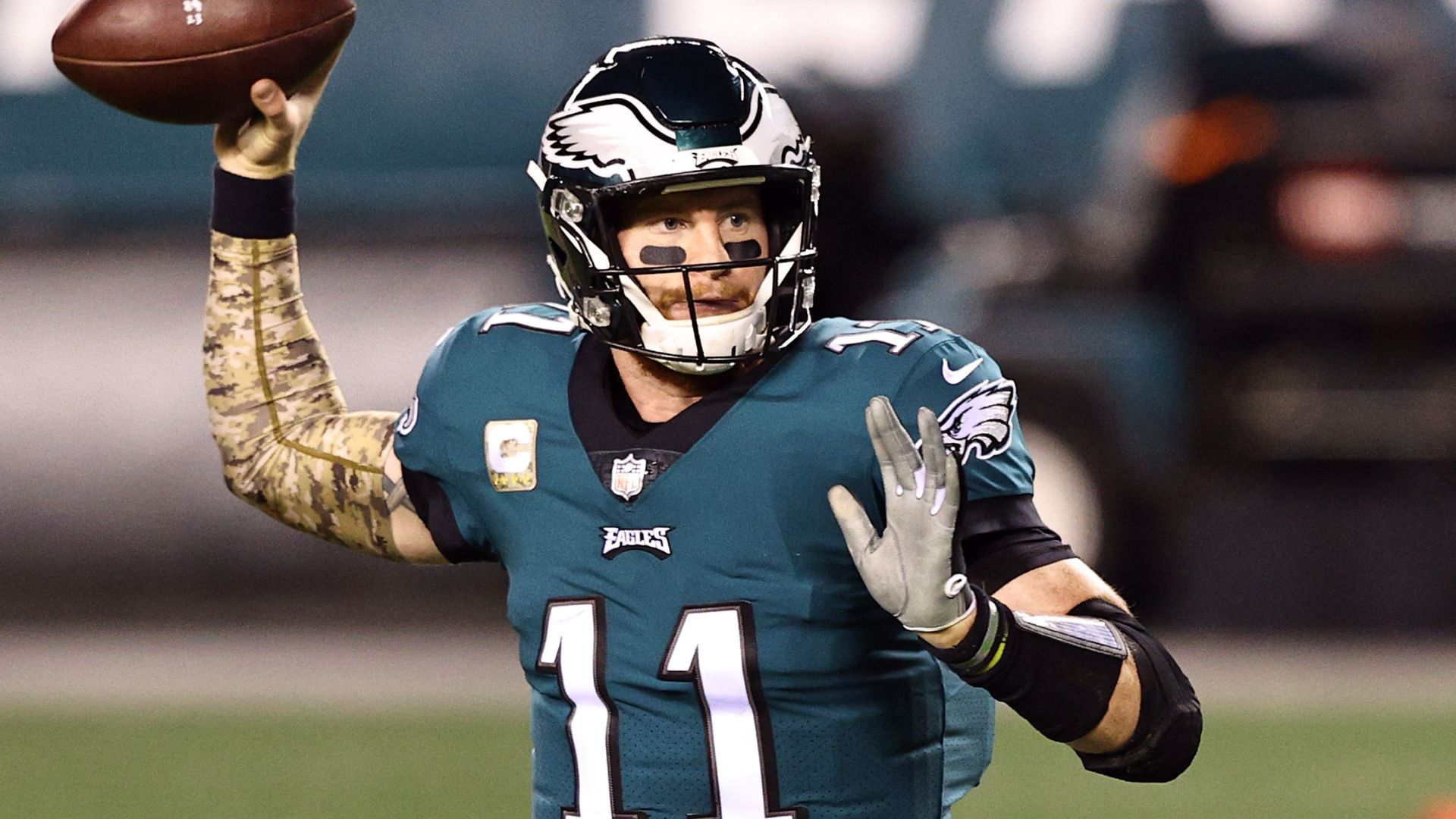 Wentz's Eagles edge Cowboys in sloppy contest