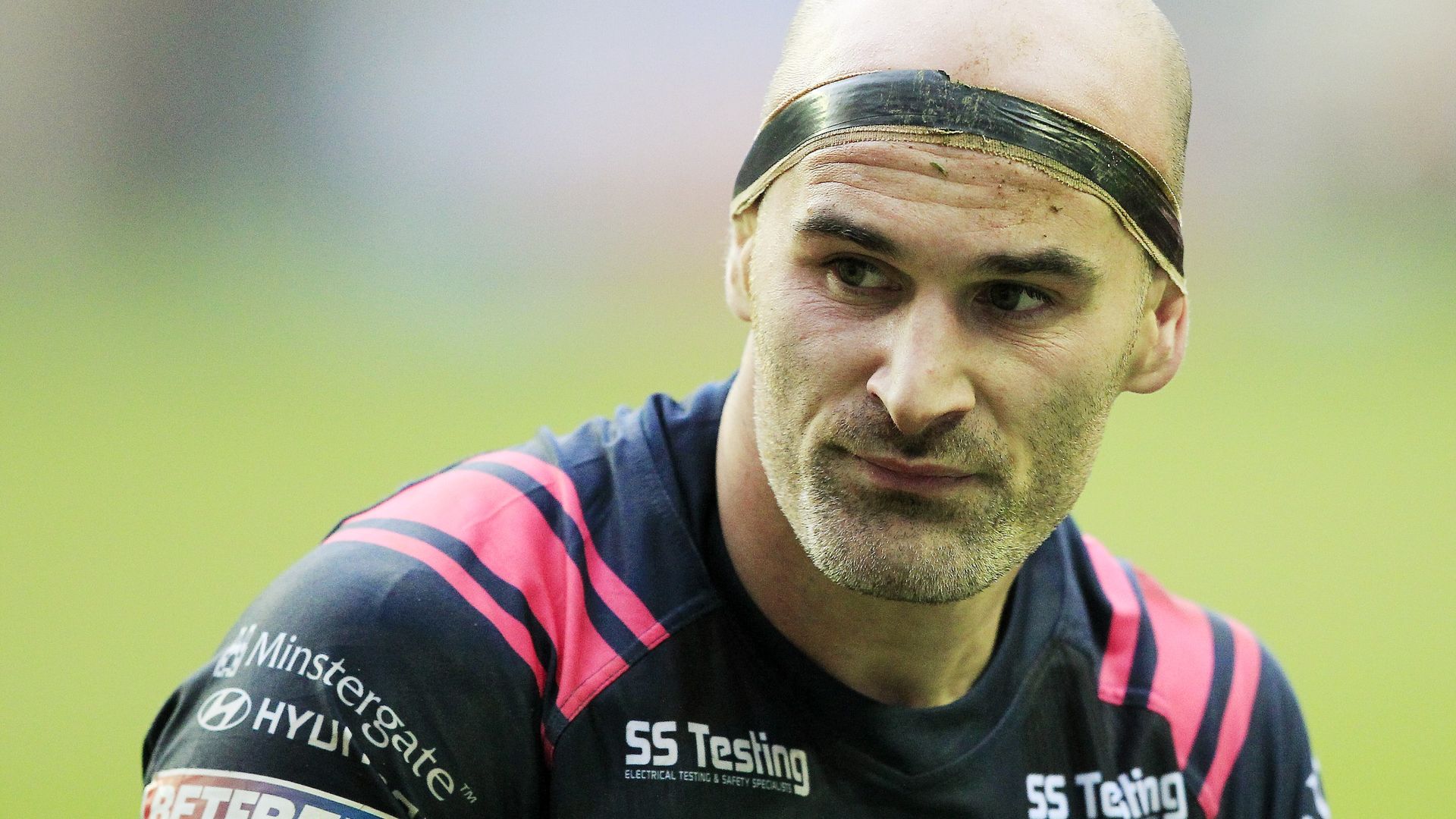 Hull FC captain Houghton signs two-year extension