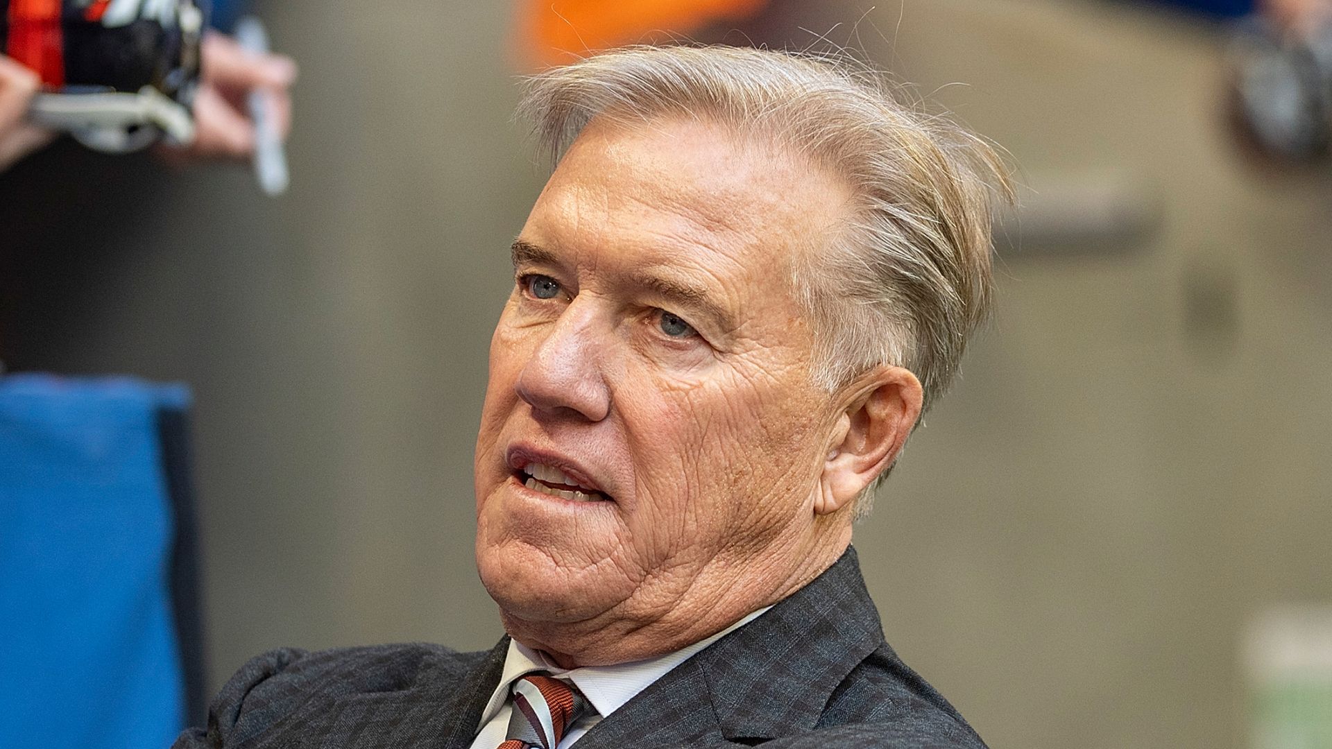 Broncos GM Elway and CEO Ellis test positive for Covid