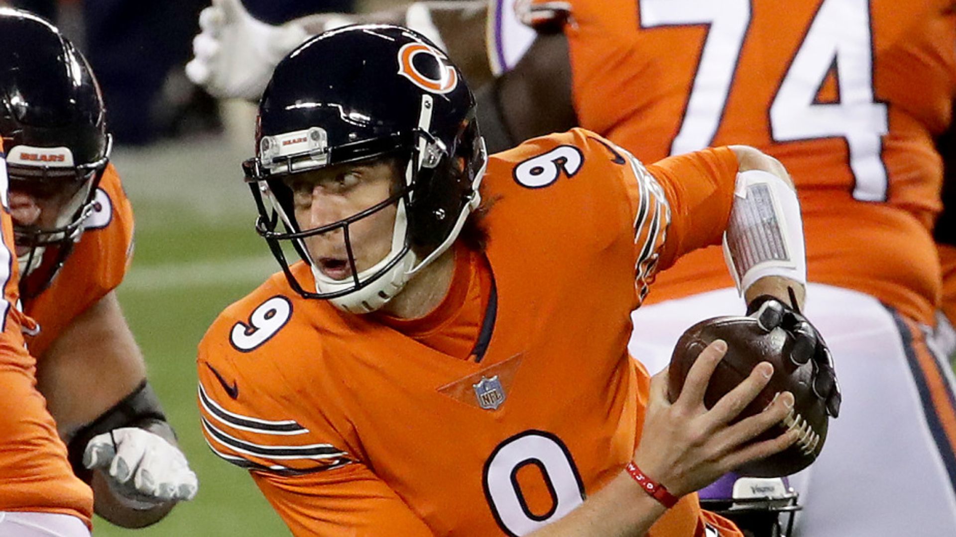 Foles injured in Bears loss to Vikings
