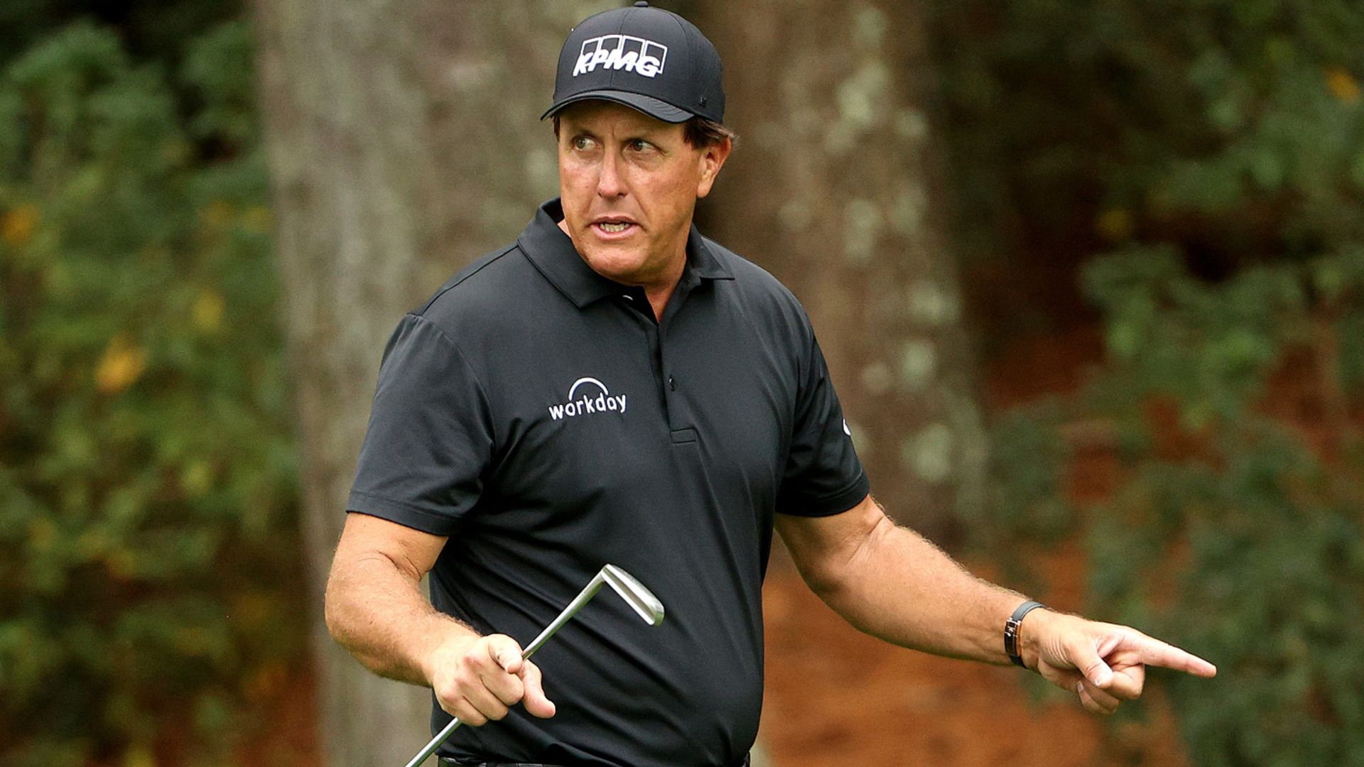 Mickelson 'driving like a stallion - but putting horrific'