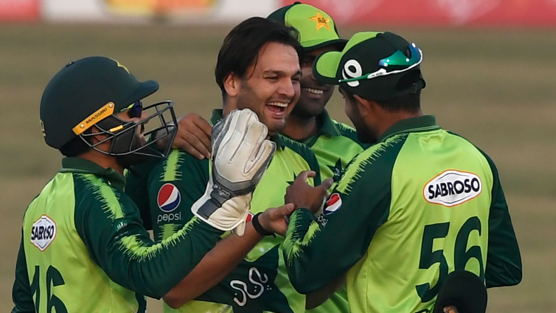 Qadir stars as Pakistan sweep Zimbabwe
