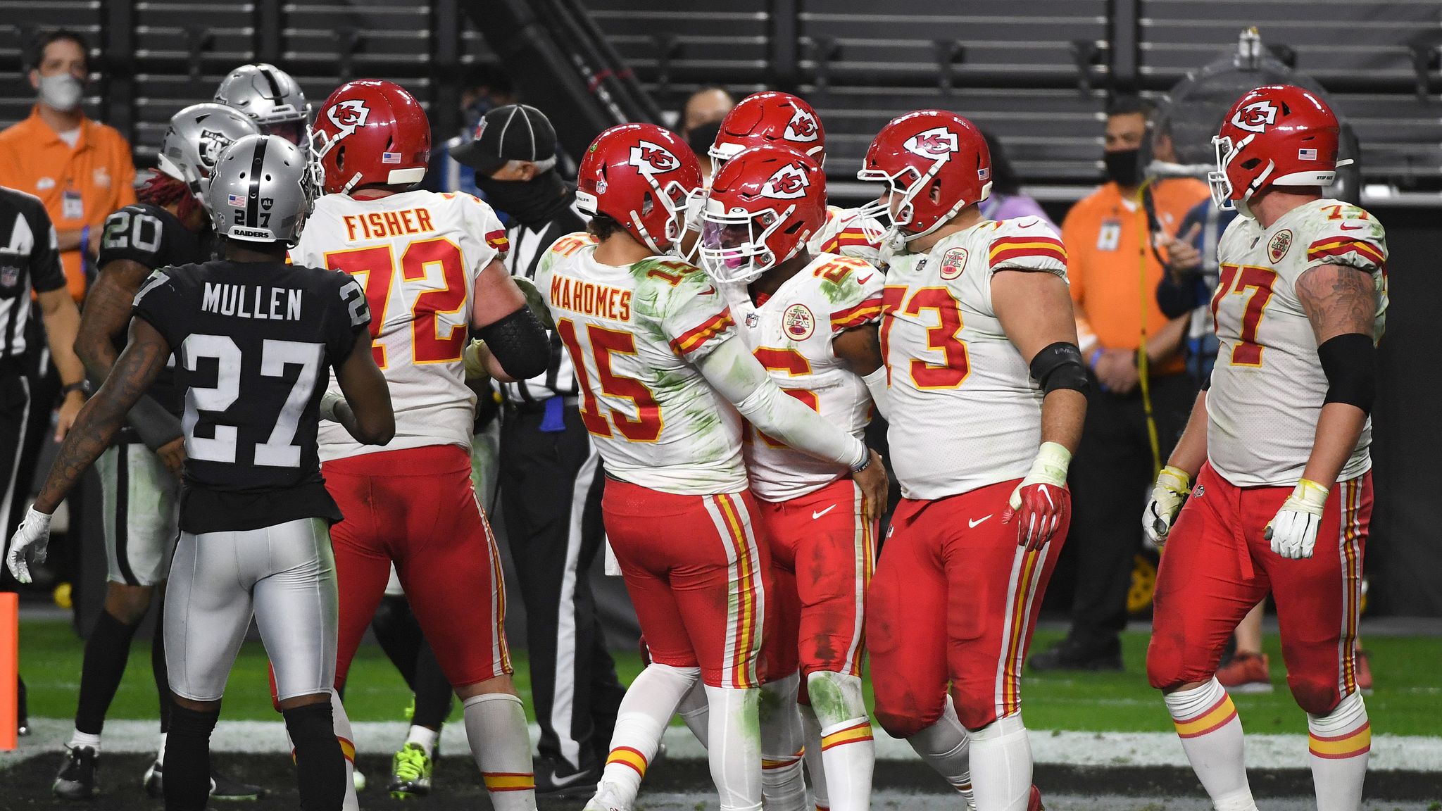 Chiefs' Patrick Mahomes brings high-flying act to Las Vegas, Raiders News