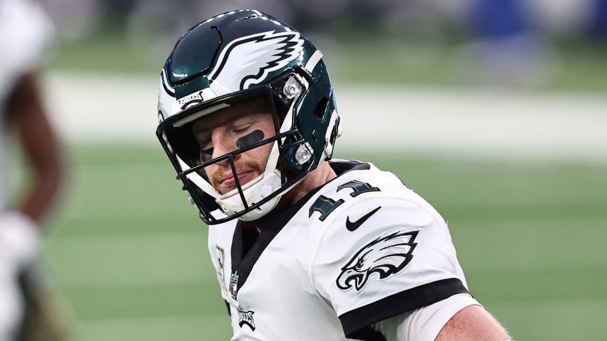 Eagles defense 'hunted' Carson Wentz for nine sacks in win over