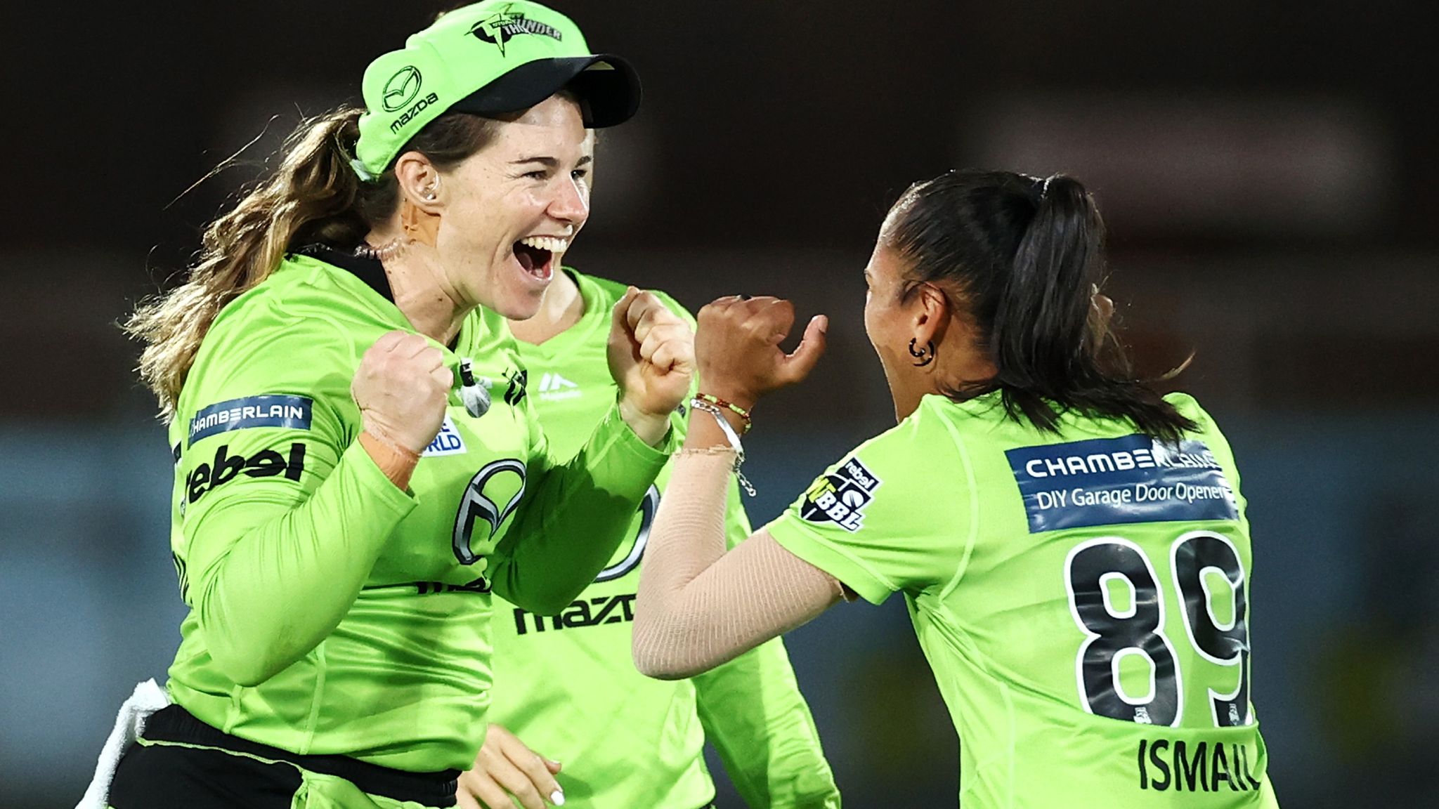 Heather Knight and Tammy Beaumont help Sydney Thunder to Women s