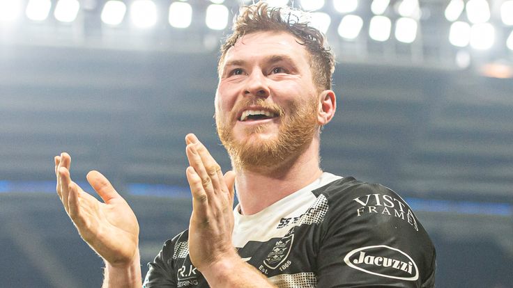 Picture by Allan McKenzie/SWpix.com - 07/02/2020 - Rugby League - Betfred Super League - Hull FC v Hull KR - KC Stadium, Kingston upon Hull, England - Hull FC's Scott Taylor thanks the fans for their support after victory over Hull KR.
